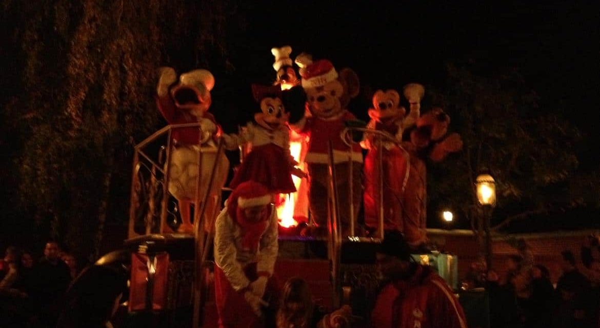 Le jour où @leopoldine_ a participé à la cérémonie d’Illumination du Sapin de Noël de Disneyland Paris.
