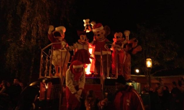 Le jour où @leopoldine_ a participé à la cérémonie d’Illumination du Sapin de Noël de Disneyland Paris.