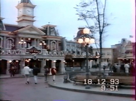 En attendant les 20 ans, première visite à Euro Disney le 18.12.1993. Et vous, vous souvenez vous de votre première fois à Disneyland Paris ?