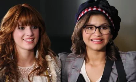 Tweedle Geek et Tweedle Chic, Zendaya et Bella Thorne dans le Disney Channel Original Movie Frenemies / AMIennemies