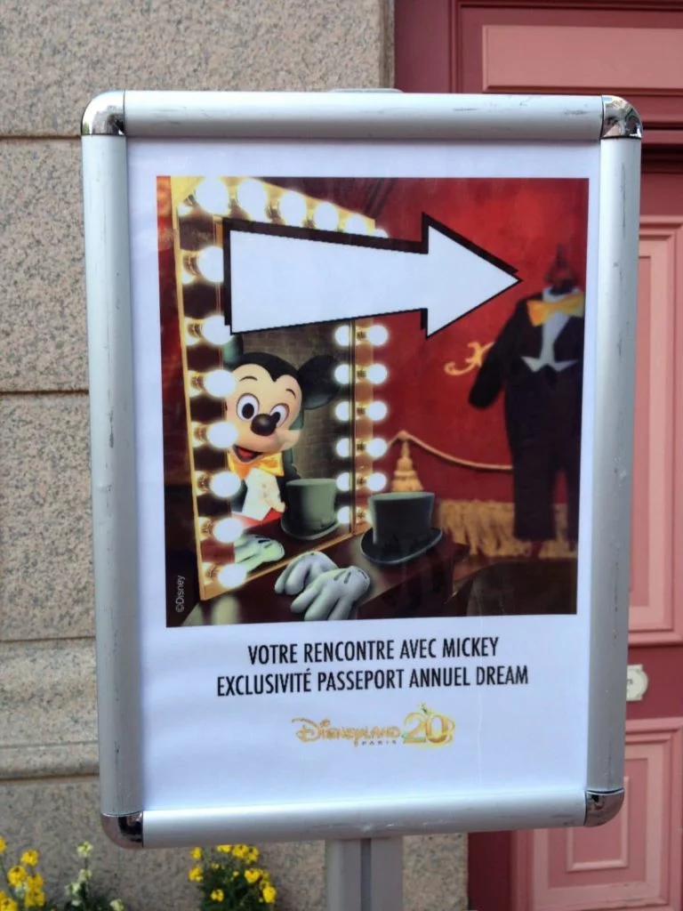 Disneyland Paris - Non Inauguration Meet Mickey - Grève 16 Mai 2012 - Panneau