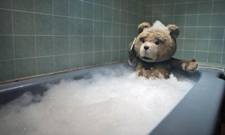 TED, l’ours en peluche le plus … du monde ! (Par Seth MacFarlane le créateur de la série « Les Griffin / Family Guy »)