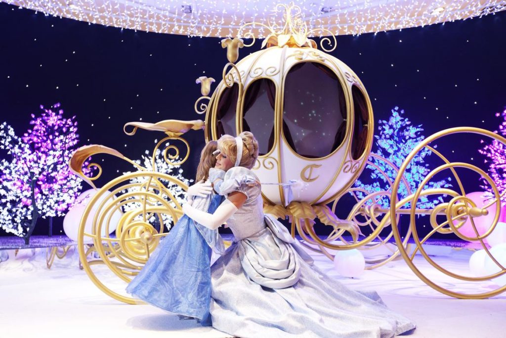 Disney imagine un Noël encore plus magique aux Galeries Lafayette. Une expérience complète et féérique proposée autour des princesses. 1