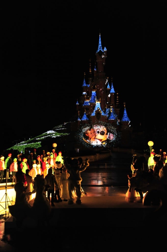 Disneyland Paris - Officiel - Show Noël 4