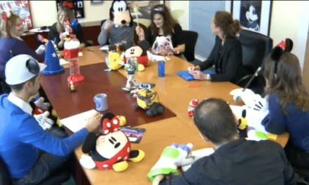 Amélie BOURGEOIS-DAGUES, directrice marketing direct et internet de Disneyland Paris, se met en scène pour les Trophées Marketing Client.