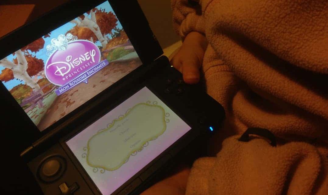 Mon Royaume Enchanté, un charmant jeu Nintendo 3DS proposé par Disney pour les petites filles fans des princesses.