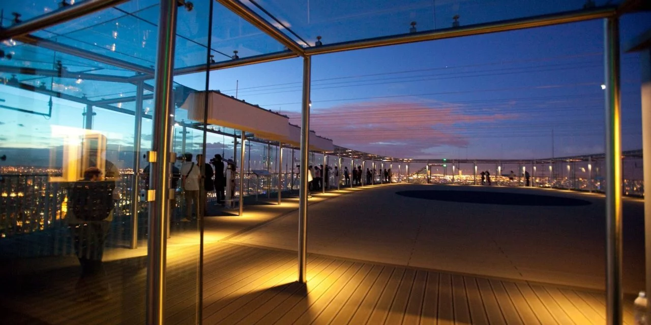 Cet été, le toit-terrasse panoramique de la Tour Montparnasse invite à s’emparer d’un bout du ciel lors des Nuits des Etoiles