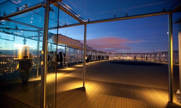 Cet été, le toit-terrasse panoramique de la Tour Montparnasse invite à s’emparer d’un bout du ciel lors des Nuits des Etoiles