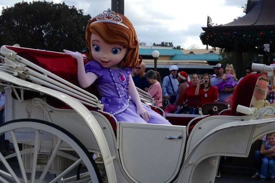 Princesse Sofia, Docteur La Peluche, et Jake de Disney Junior enfin à Disneyland Paris ?