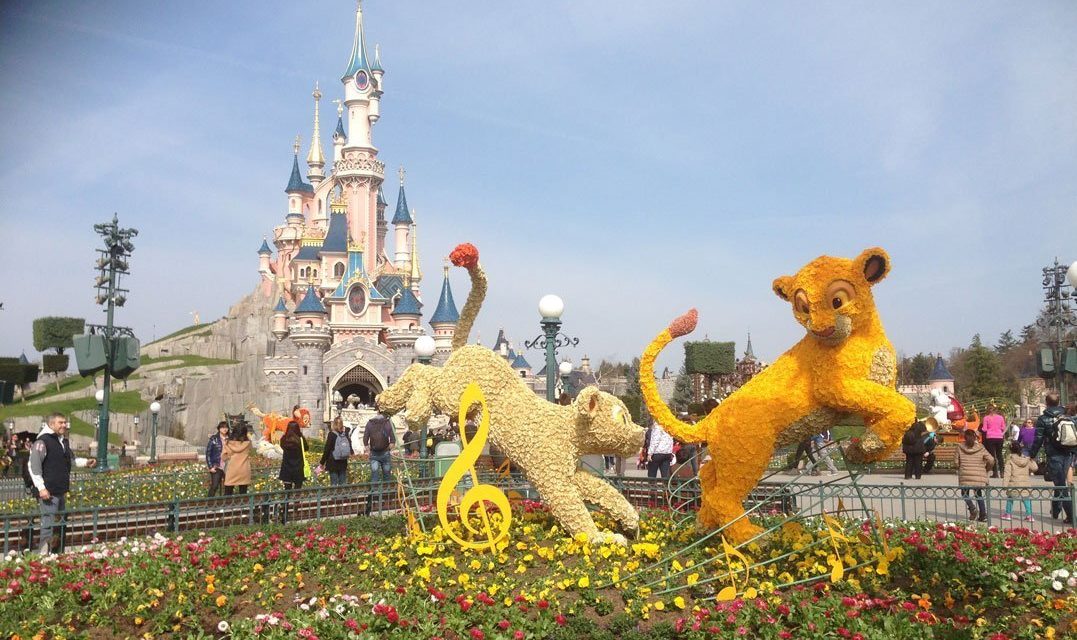Petite balade printanière à Disneyland Paris en attendant « Swing into Spring ». Rencontre avec les concepteurs de cette nouvelle saison.