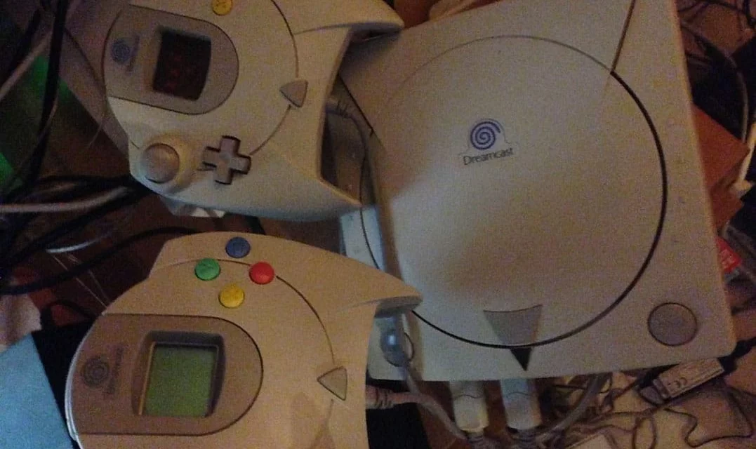 Alors que vous achetez vos Xbox One et autres PS4, nous avons fait revivre notre SEGA Dreamcast. La famille est ravie… en attendant la Wii U et Sonic Boom ?