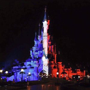 Even closed #DisneylandParis pays tribute to #ParisAttacks every night #NousSommesUnis #IAE15 Photo: @DCentralPlaza 