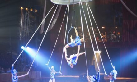 Pégase & Icare. Découverte en famille du nouveau spectacle équestre et aérien du cirque Alexis Gruss.