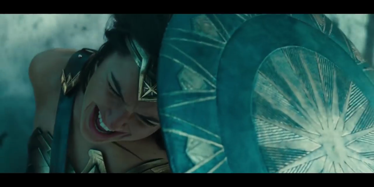 Entrée en scène réussie pour Wonder Woman, maintenant disponible en DVD/BRD. Un espoir pour la Justice League et l’Univers Cinématographique DC ?